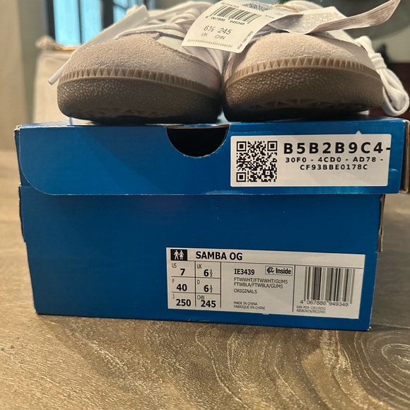NWT! Adidas Samba Cloud White Blue Gum Sneakers
Men Sz /Fits Women Sz 8 (photo) - Picture 13 of 13